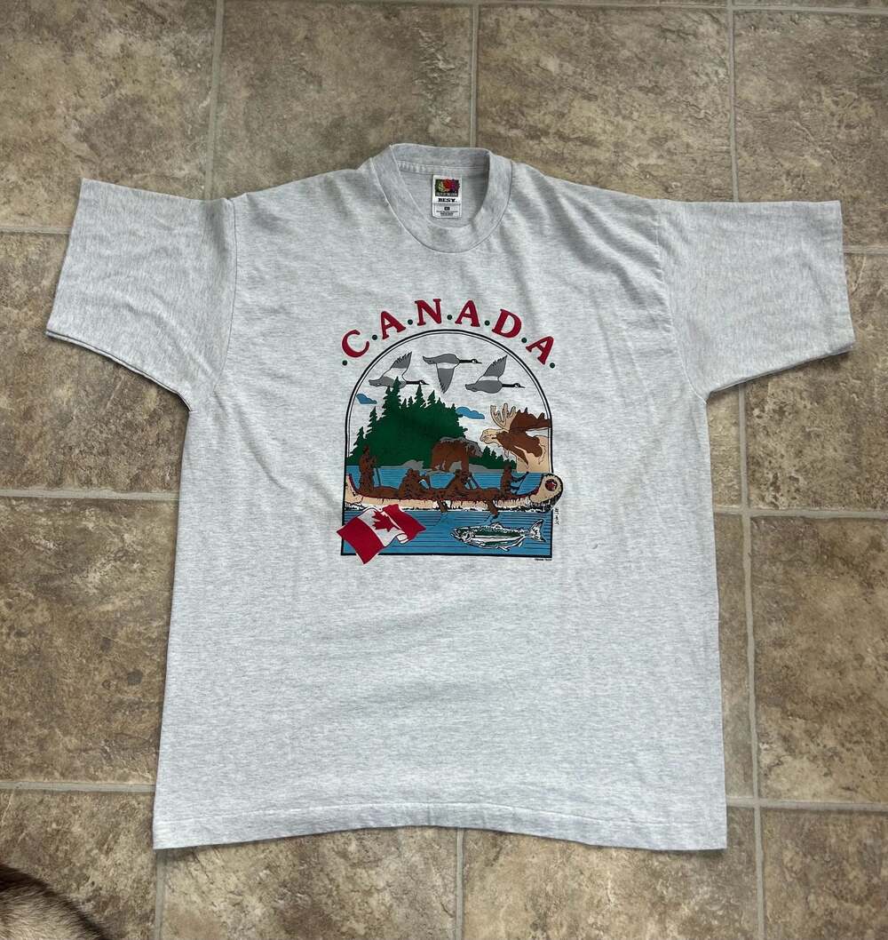 Vintage 90s Fruit of the Loom Best Canada Wildlife Nature Souvenir T-Shirt XL